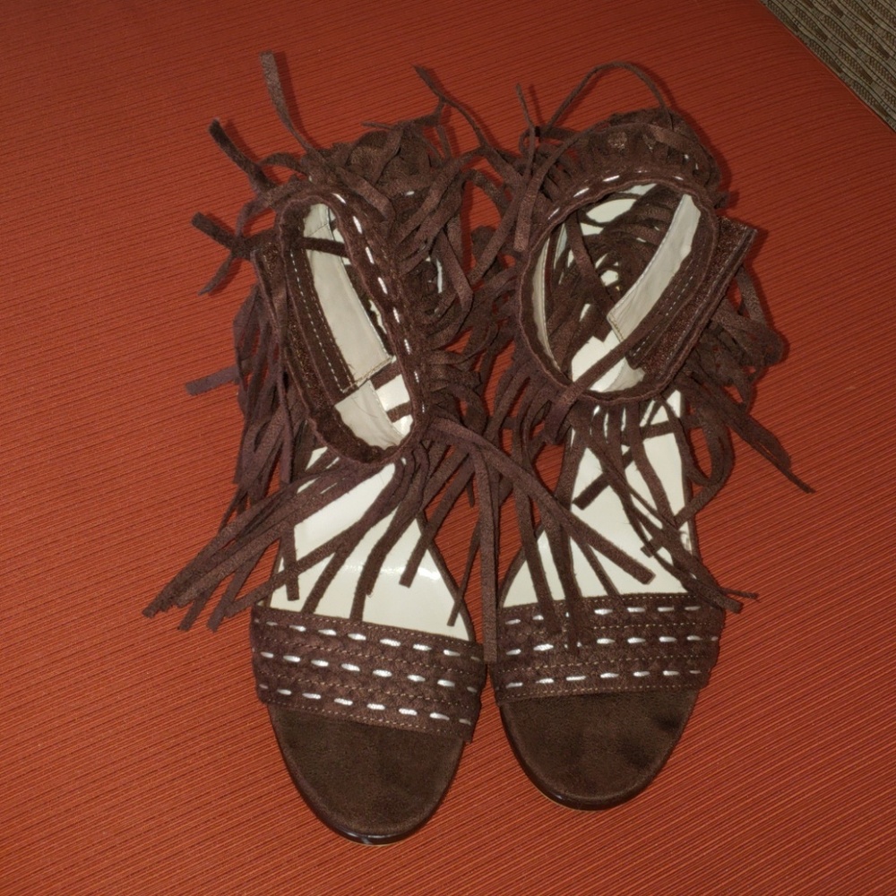 Shoes - Picture 3 of 4
